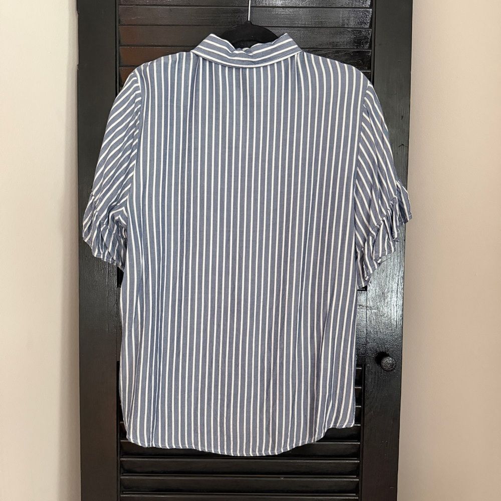BeachLunchLounge Striped Chambray Ruffle Button Down Shirt Woman Size L - Picture 2 of 6